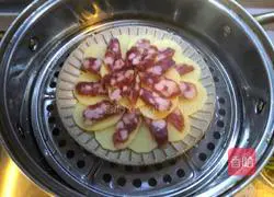 Illustration of how to make steamed potatoes with sausage 7