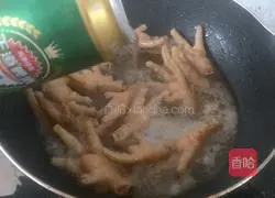 Illustration of how to make beer-braised chicken feet 6