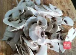 Illustration of how to make fried pork with okra and mushrooms 5