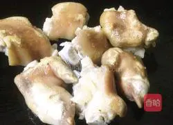 Illustration of how to make braised pig trotters 8