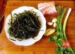 Illustration of how to make kelp roasted pork 1