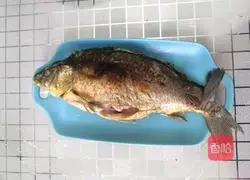 Illustration of home-style braised fish with crispy skin and tender meat 5