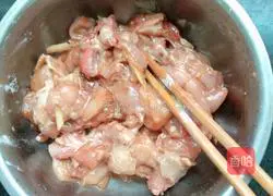 Illustration of how to make spicy rabbit dices 1