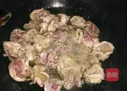 Illustration of how to make stir-fried chicken gizzards 3