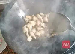 Illustration of how to make braised pork with potatoes 3