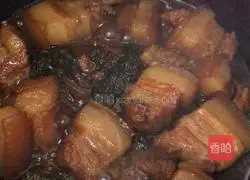 Illustration of braised pork with wild onions 10