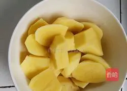 Illustration of how to stew beef brisket with tomatoes and potatoes 6