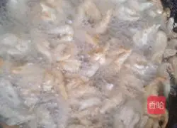 Illustration of how to make crispy river shrimp 9