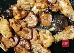 Illustration of how to cook chicken legs with mushrooms and potatoes 11