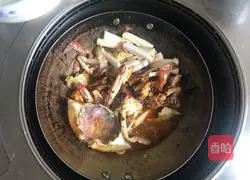 Illustration of how to make spicy swimming crab fried rice cake 8