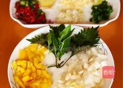 Illustration of how to cook tomato-braised tiger prawns 2