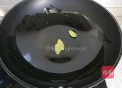 Illustration of how to make peanut stewed chicken feet 4