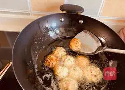 Illustration of braised lion head home-style version 5