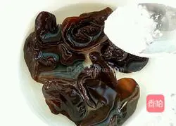 Illustration of how to make fried eggs with garlic sprouts 3