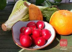 Illustration of how to make fruit and vegetable chicken breast salad 1