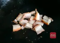 Illustration of how to make roasted pork and fried beans 3