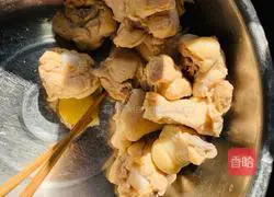 Stir-fried chicken Illustration of how to cook chicken 1