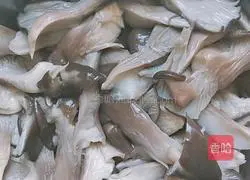 Illustration of how to make mushroom stewed tofu 2