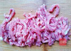 Illustration of how to make fried beef with chili pepper 2