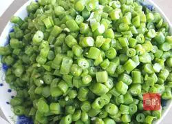 Illustration of how to make roasted pork and diced beans 2