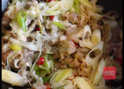 Illustration of how to make lamb rolls with green onions 10