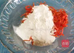 Illustration of how to make steamed carrot shreds 5