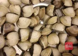 Illustration of how to make braised chicken with white clams 1