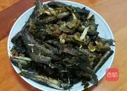 Illustration of how to make stir-fried loach with pickled vegetables 12