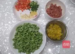 Illustration of how to stir-fry beans with minced meat and sauerkraut 2