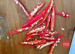 Illustration of how to make fried shredded pork with celery 8