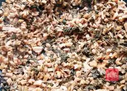 Illustration of how to stir-fry minced pork with first vegetables 4