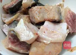 Illustration of how to make spicy fish cubes 7