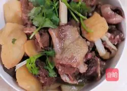 Illustration of how to stew Northeast goose with potatoes 7
