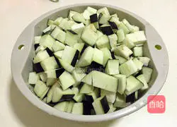 Illustration of how to cook pork and eggplant 1