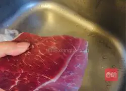 Illustration of how to make gluten-free bean shredded pork 1