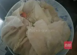 Illustration of how to make pizza rice rolls 6