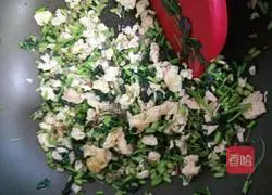 Illustration of how to make scrambled eggs with red leaf vegetables 8