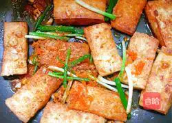 Illustration of how to make dry-fried tofu with salt and pepper 7