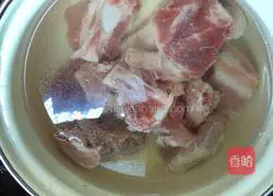 Illustration of how to cook tomato-braised pork ribs 1