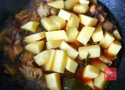 Illustration of how to make potato-roasted chicken nuggets 16