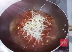 Illustration of the family version of boiled meat 8