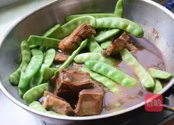 Illustration of how to stew beans with big bones 5