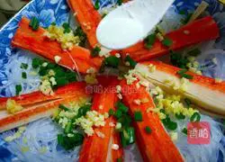 Illustration of how to make steamed crab meat sticks 4