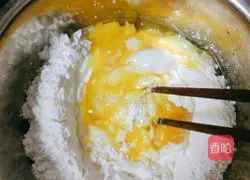 Illustration of how to make spicy short crispy pork 6