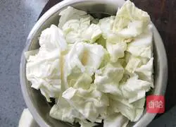 Illustration of how to make fried cabbage with bacon 3