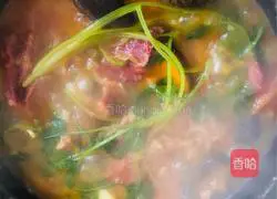 Illustration of how to stew beef brisket with bamboo shoots 3