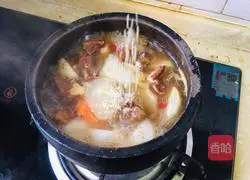 Casserole braised beef brisket and stewed radish recipe 10