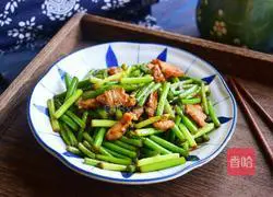 Illustration of how to make fried pork belly with garlic moss 8