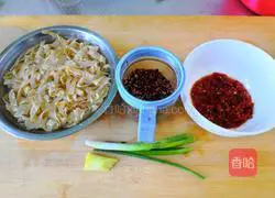 Illustration of how to make spicy tofu skin 1