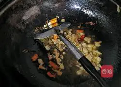 Illustration of how to make fried fish noodles with shredded pork 8